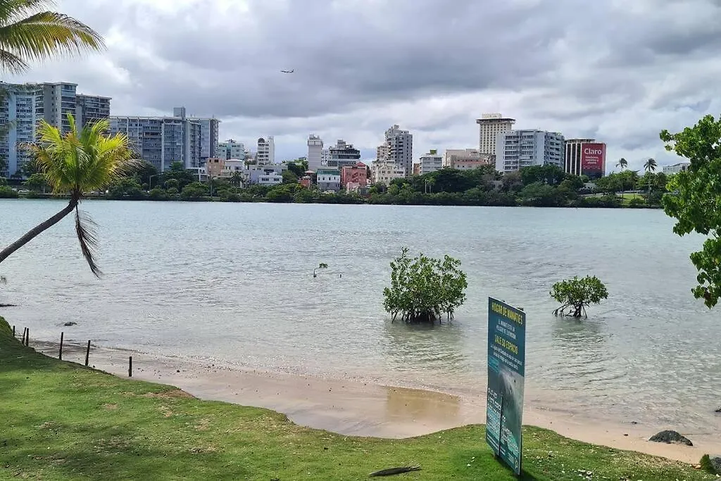 Apartamento Lagoon-Front Escape Steps Away From The Beach! San Juan